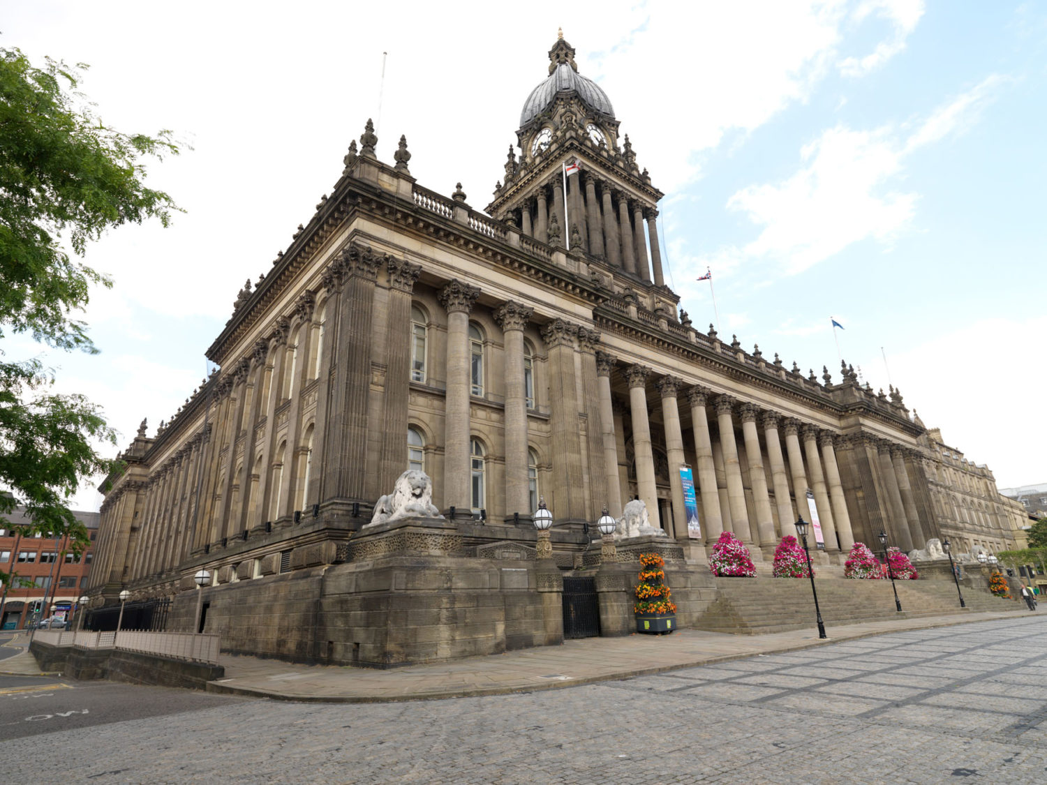 leeds-town-hall-screen-yorkshire